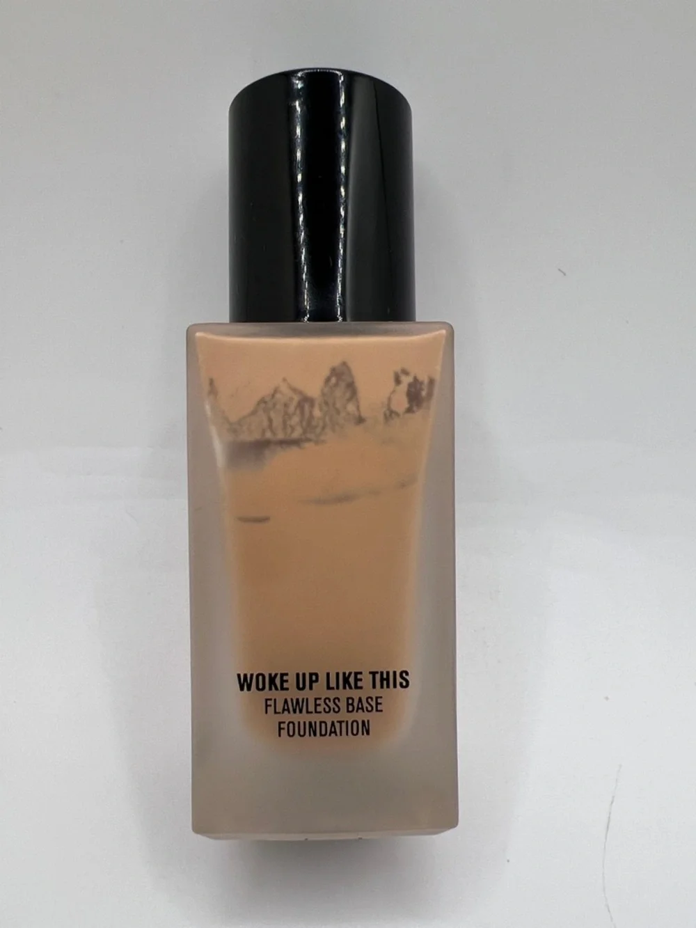IL MAKIAGE Liquid Foundation - Beige 075 Woke Up Like This - Picture 2 of 3